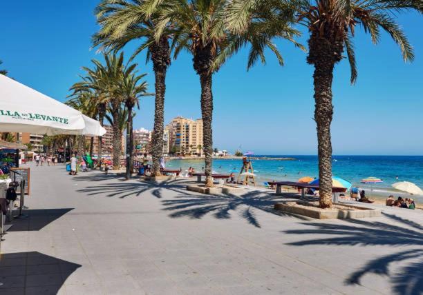 Top Floor Spacious Apartment With Roof Terrace Alicante Eksteriør bilde